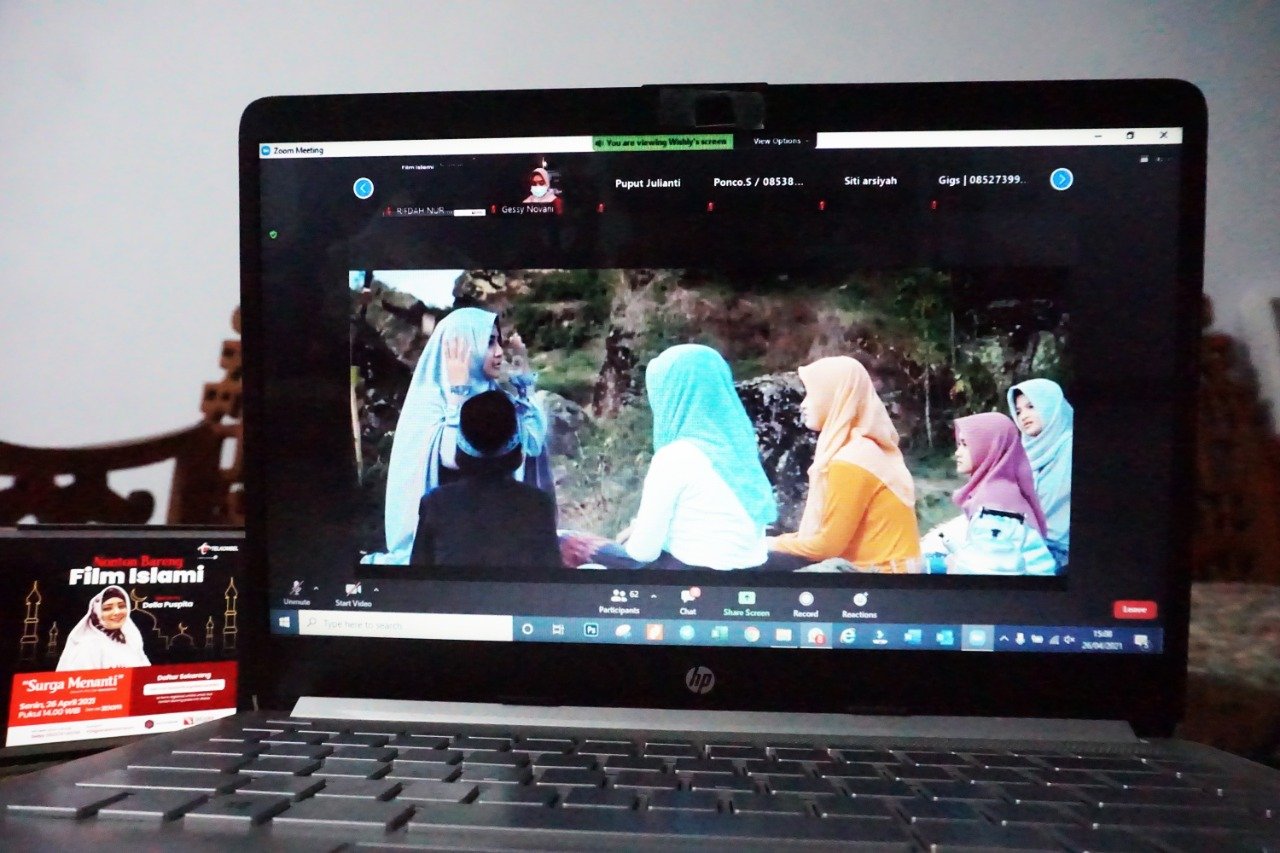 Telkomsel menggelar acara nonton bareng secara virtual film “Surga Menanti”. Dalam acara ini, Telkomsel juga menggelar Meet & Greet dengan menghadirkan sosok bintang tamu Della Puspita yang menyapa para pelanggan setia Telkomsel di Sumatera.