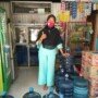 Usaha isi ulang air galon milik Elly Suprianti di Prabumulih.