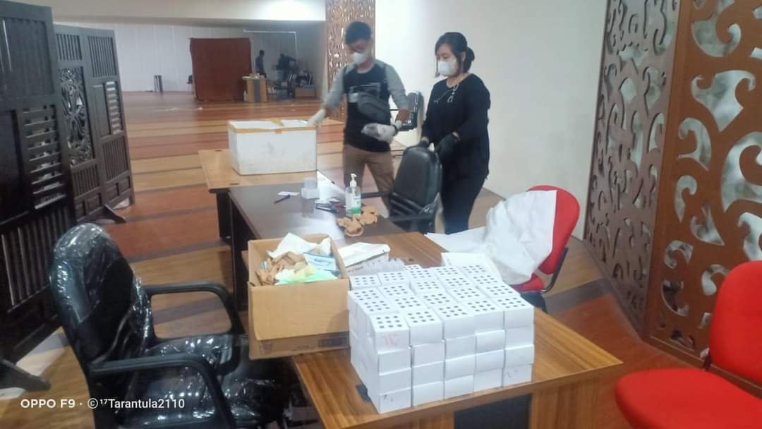 Tim Dirkrimsus Polda Sumut mengaamankan alat rapid test yang diduga bekas pakai di Bandara Kualanamu Sumut (IST)