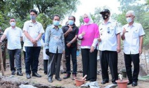 Bupati Karawang Letakkan Batu Pertama LPM Gapoktan Sumbertani Desa Tegalsawah