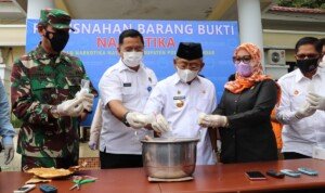 Ketua DPRD Sulbar Bersama Gubernur Sulbar Hadiri Pemusnahan Narkoba