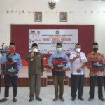 Wali Kota Blitar Serahkan Natura pada Ribuan Guru Ngaji