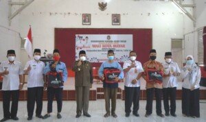 Wali Kota Blitar Serahkan Natura pada Ribuan Guru Ngaji