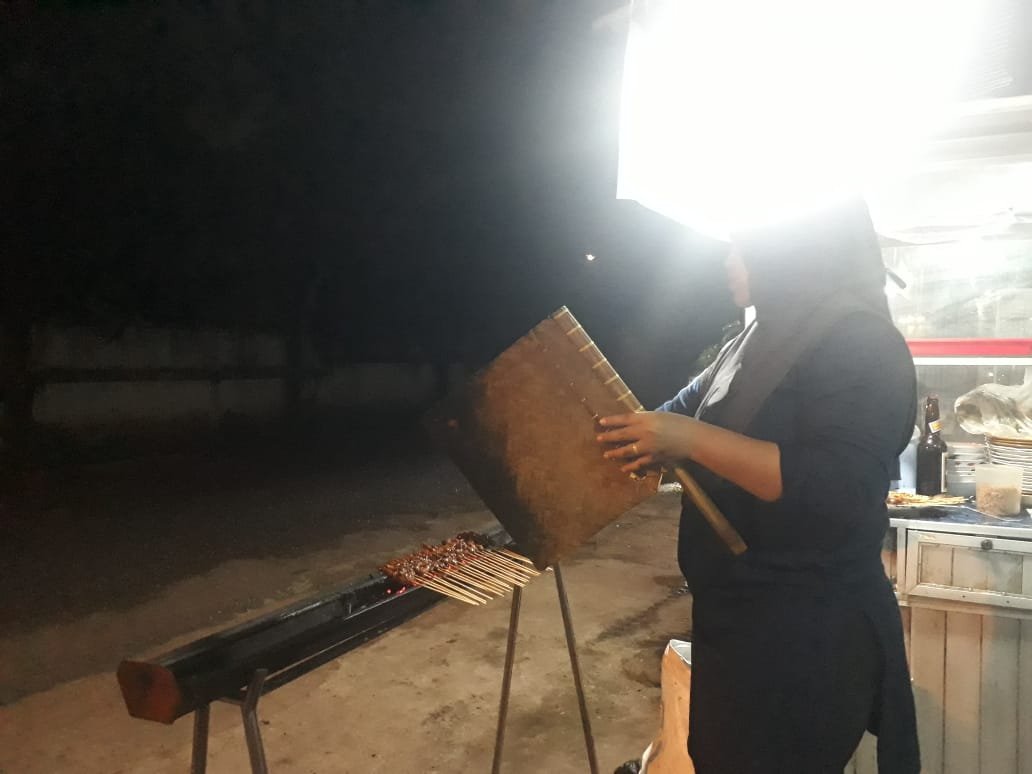 Usaha sate milik Hartono