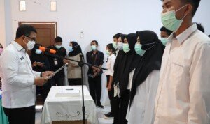 Sekprov Kukuhkan Pengurus Forum Anak Sulbar