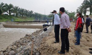 Enos Targetkan Hanya 21 Hari Tanggul Irigasi Bisa Rampung