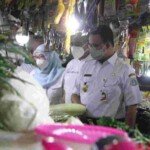 Tinjau Tiga Pasar Jelang Lebaran, Gubernur Anies Pastikan Harga Kebutuhan Pangan Stabil dan Prokes Berjalan Baik