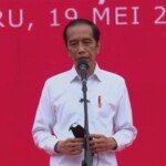 Kunker ke Provinsi Riau, Presiden Jokowi Tinjau Vaksinasi Massal di GOR Kecamatan Marpoyan Damai