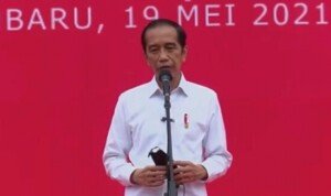 Kunker ke Provinsi Riau, Presiden Jokowi Tinjau Vaksinasi Massal di GOR Kecamatan Marpoyan Damai