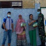 Salurkan Bantuan ke Warga, Lettu Inf Tommy : Meringankan Saudara Kita di Tengah Pandemi