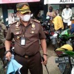 Kabid Tibum dan Transmas Pol PP Kota Palembang Periksa Kelengkapan Surat Jaga Parkir Pasar Sako