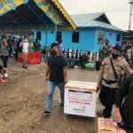 Polres Lingga bersama TNI Kawal Kedatangan Vaksin Covid-19