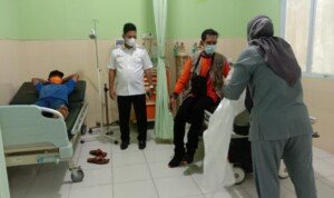 Speedboat BPBD Lingga Terbakar, Wabup Neko Bantu Evakuasi Korban