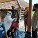 Babinsa dan Puskesmas Monitoring Contact Tracking Pasien Covid-19 di Desa Binaan