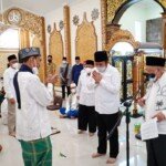 Herman Deru dan UAS Tanda Tangani Prasasti Peresmian Renovasi Masjid Al Falah