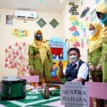 Herman Deru Bantu Satu Unit  Kendaraan Operasional Pada Milad Aisyiyah ke-104