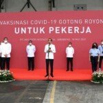 Presiden Jokowi Tinjau Pelaksanaan Perdana Vaksinasi Covid-19 Gotong Royong untuk Pekerja