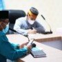 Wakil Bupati (Wabup) Lingga Neko Wesha Pawelloy, mengikuti kegiatan rapat dengan Dirjen Planologi Kehutanan dan Tata Lingkungan, Kementerian Lingkungan Hidup dan Kehutanan (KLHK) secara virtual, (Dok. Humas Pemkab Lingga / Selamet Riyadi)