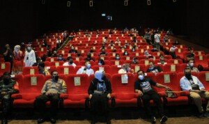 Peringatan May Day, Forkopimda Karawang Bersama Para Buruh Giat Nobar Film “Nasibmu Asep”
