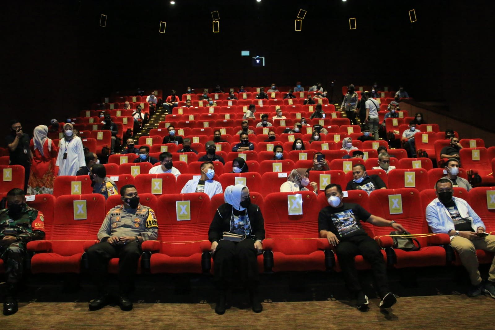 Peringatan May Day, Forkopimda Karawang Bersama Para Buruh Giat Nobar Film "Nasibmu Asep"