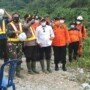 Kapolda Sumatera Utara (Sumut) Irjen Pol RZ Panca Putra Simanjuntak bersama Gubernur Sumut Edy Rahmayadi dan Pangdam I/BB Mayjen TNI Hassanuddin, meninjau lokasi longsor di Tapanuli Selatan (Tapsel) Sumut (Tison Sembiring / Mattanews.co)