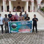 AJT Bagikan Takjil Ramadan untuk Para Pengendara di Merangin