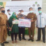 Program Rutin Pemkot, Walikota Prabumulih Serahkan Kunci Rumah Bantuan dan Ratusan Paket Sembako