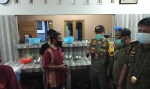 Tim Gabungan di OKU Timur Grebek Rumah Makan Tak Patuh Prokes