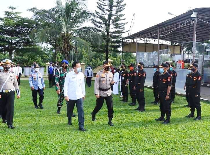 Di Kota Prabumulih gelar Apel Pasukan yang dipimpin oleh Walikota (Wako) Ir. H. Rindho Yahya dilaksanakan dihalaman Mapolres Prabumulih, Rabu (5/5/2021).