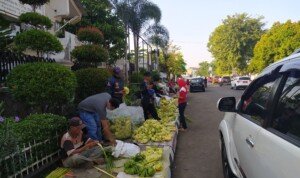 Andalkan Urung Ketupat, Pedagang Keluhan Sepi Pembeli