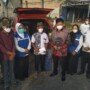 Bupati OKU Timur H.Lanosin Hamsah ST, ikut berbelasungkawa atas kejadian sekaligus menyerahkan sejumlah bantuan untuk meringankan beban korban, Rabu (19/5/2021).