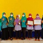 Reni Indah Yani Serahkan Hadiah Lomba UP2K, Karya Mulya Bakal Wakili Prabumulih di Tingkat Provinsi