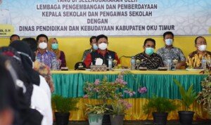 Enos Inginkan Kepala Sekolah di OKU Timur Profesional dan Berkualitas