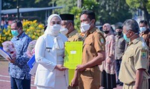 Bupati Karawang Lepas Puluhan ASN Purna Tugas