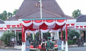 Panglima TNI Bersama Kapolri Pimpin Apel Satgas Penanganan Covid-19 di Lamongan