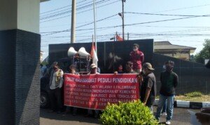 S2 UBD Palembang Diduga Tidak Terakreditasi, Puluhan Massa FMPP Geruduk Kantor L2DIKTI