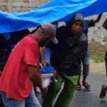 TNI-POLRI Bantu Evakuasi Korban Tembok PPU Katolik Parapat yang Rubuh