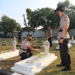 Jelang Hari Bhayangkara ke-75, Polres Tulungagung Ziarah Tabur Bunga di TMP