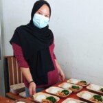 Ramai-ramai RM di Muba Pakai Wadah Makanan dengan Pelepah Pinang