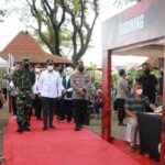 Tinjau PPKM di Madiun Jawa Timur, Kapolri Minta Manajemen Pengendalian Covid Tercatat Dengan Baik