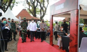 Tinjau PPKM di Madiun Jawa Timur, Kapolri Minta Manajemen Pengendalian Covid Tercatat Dengan Baik