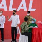 Presiden Jokowi Targetkan Satu Juta Vaksinasi Per Hari pada Juli Mendatang