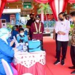Presiden Tinjau Vaksinasi Massal di Terminal Bus Kampung Rambutan