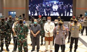 Tinjau Vaksinasi Massal di Bandung, Panglima TNI dan Kapolri Minta Warga Tetap Disiplin Prokes