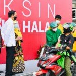 Presiden Jokowi Tinjau Vaksinasi Covid-19 Massal di RSUI Depok