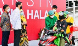 Presiden Jokowi Tinjau Vaksinasi Covid-19 Massal di RSUI Depok