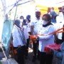 Bupati Mamuju Sutinah Suhardi saat meresmikan pembangunan sarana MCK di Mamuju Sulbar (Edo / Mattanews.co)