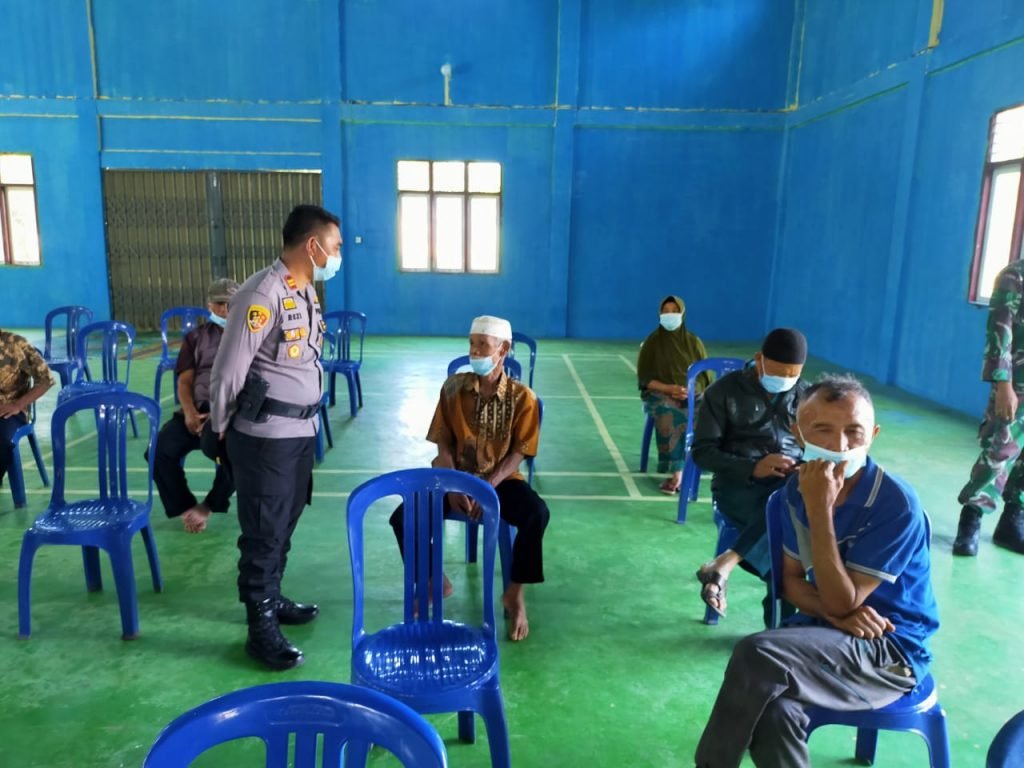 Vaksinasi tahap pertama untuk warga lansia di Kabupaten Merangin Jambi (Yulisman / Mattanews.co)