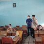 Plh Bupati OKU bersama Kepala Disdik OKU memantau simulasi belajar tatap muka di salah satu SD di OKU Sumsel (Satrio / Mattanews.co)