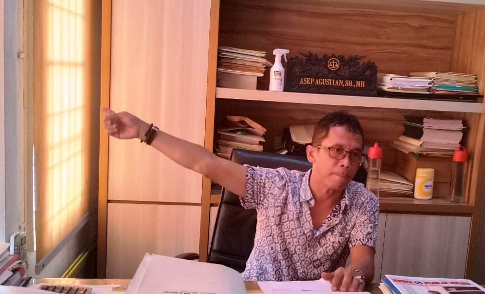 Praktisi Hukum Karawang Asep Agustian (Aep Apriyatna / Mattanews.co)